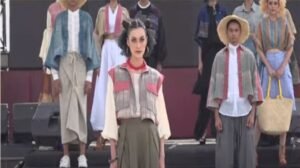 Fashion Show Wastra Lokal Toba