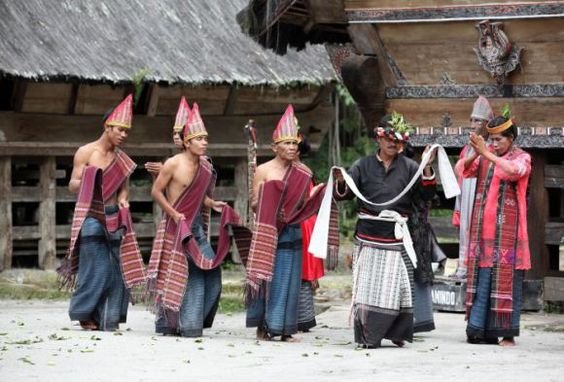 Kapan dan Di Mana Menikmati Tari Tor-Tor