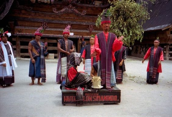 Memperkaya Pengetahuan tentang Suku Batak melalui Pengalaman Wisata Sejarah di Danau Toba