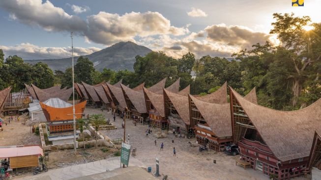 Wisata Budaya dan Sejarah di Danau Toba