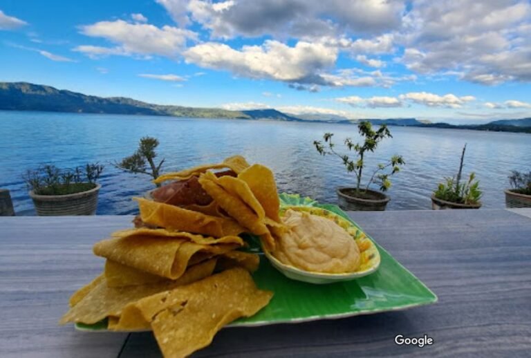 6 Rekomenasi Tempat Makanan yang Halal di Danau Toba