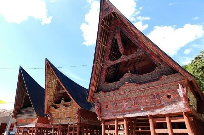 Rumah Bolon Khas Batak: Sejarah, Keunikan, dan Filosofinya